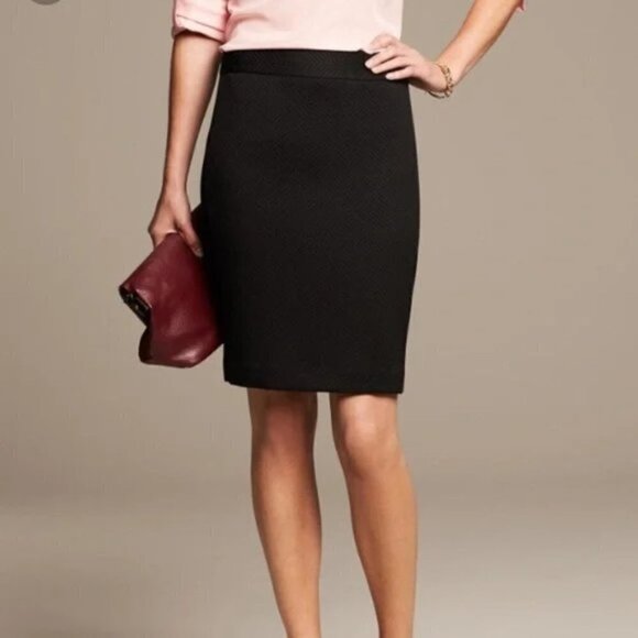 Banana Republic Dresses & Skirts - Banana Republic Classic black skirt Sz6